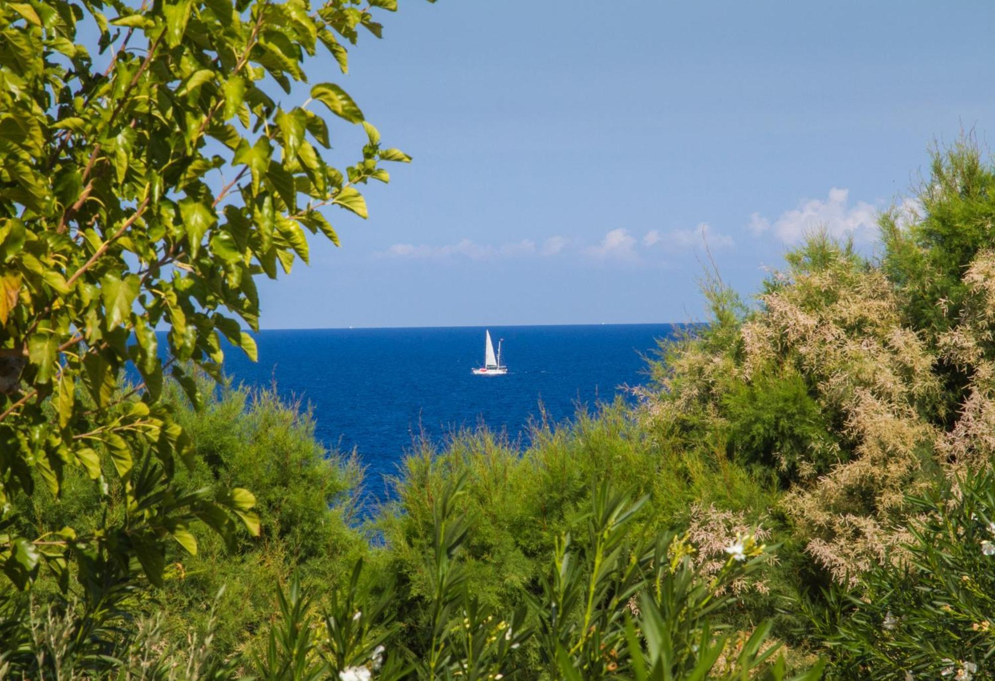 Peninsula Resort & Spa Agia Pelagia  Exterior photo